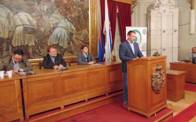 IV. pályázati körrel kapcsolatos tájékoztató lakossági fórum Zomborban (képek)