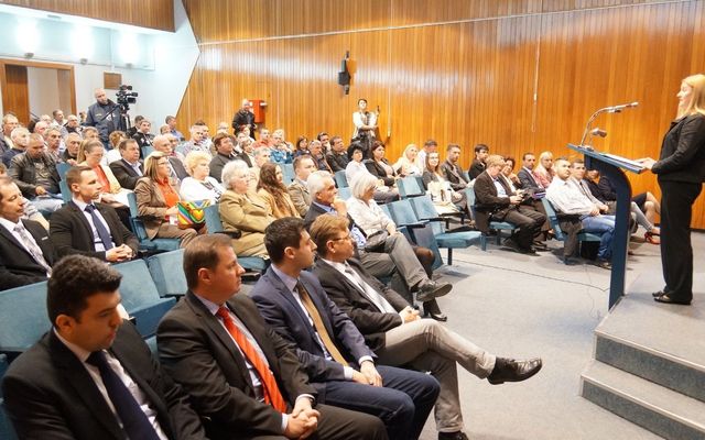 Szerződések aláírása a Prosperitati négy területén, első pályázati kiírás (képek)