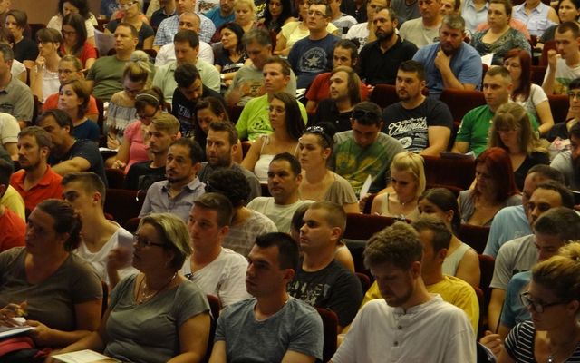 Pályakezdők vállalkozóvá válásának támogatási pályázata, képzés (képek)