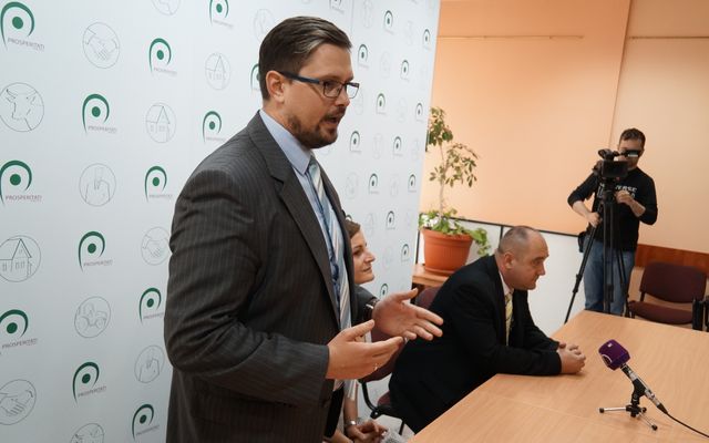Szerződésaláírás a nyertes pályázókkal (képek)