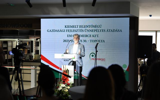 EM Commerce Kft. kiemelt jelentőségű gazdasági fejlesztés ünnepélyes átadása 
