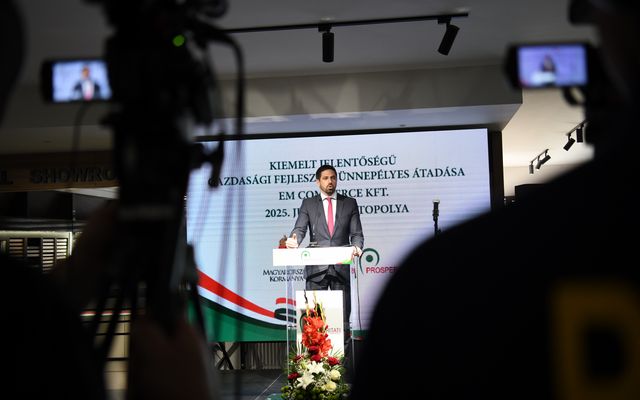 EM Commerce Kft. kiemelt jelentőségű gazdasági fejlesztés ünnepélyes átadása 
