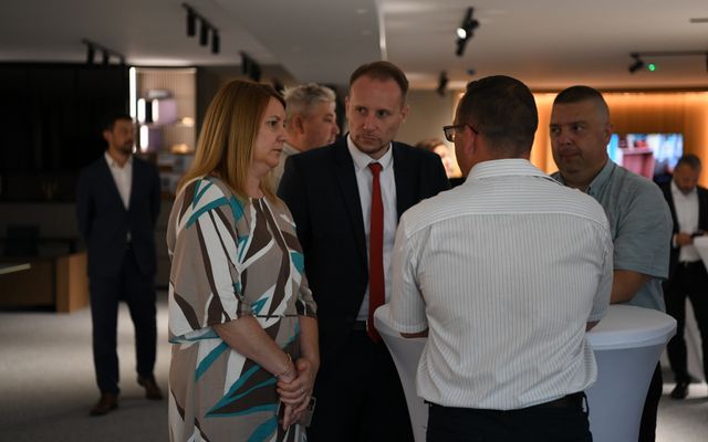 EM Commerce Kft. kiemelt jelentőségű gazdasági fejlesztés ünnepélyes átadása 