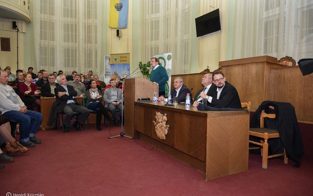 Lakossági fórum Zentán (képek)