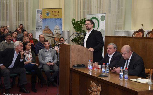 Lakossági fórum Zentán (képek)