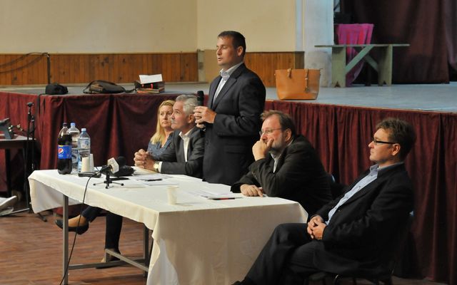 IV. pályázati körrel kapcsolatos tájékoztató lakossági fórum Óbecsén (képek)