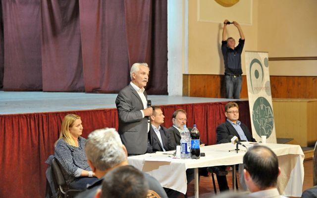 IV. pályázati körrel kapcsolatos tájékoztató lakossági fórum Óbecsén (képek)