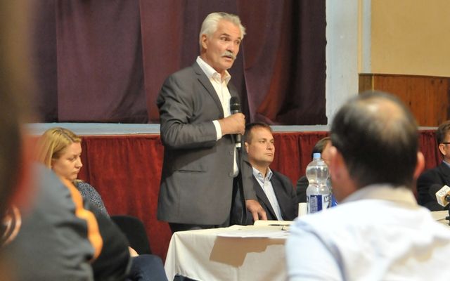 IV. pályázati körrel kapcsolatos tájékoztató lakossági fórum Óbecsén (képek)