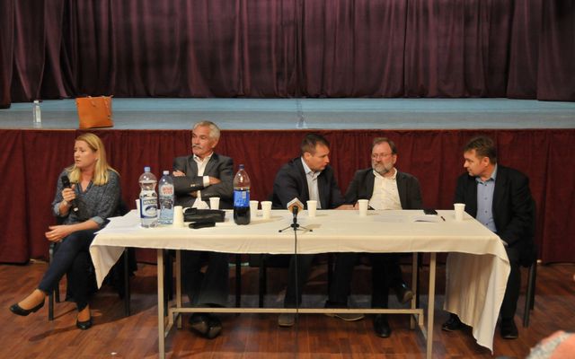 IV. pályázati körrel kapcsolatos tájékoztató lakossági fórum Óbecsén (képek)