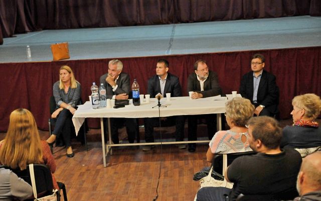 IV. pályázati körrel kapcsolatos tájékoztató lakossági fórum Óbecsén (képek)