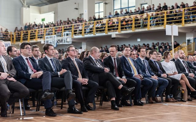 Ünnepélyes szerződésaláírás Zentán (képek)