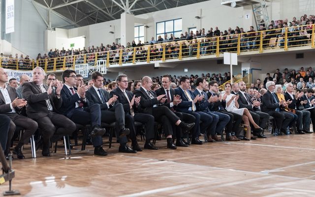 Ünnepélyes szerződésaláírás Zentán (képek)