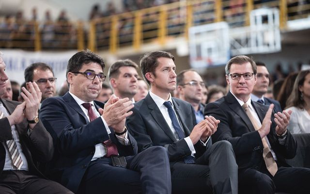 Ünnepélyes szerződésaláírás Zentán (képek)