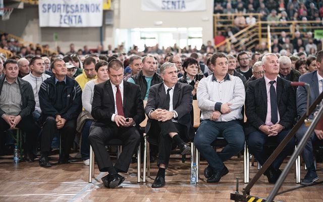 Ünnepélyes szerződésaláírás Zentán (képek)