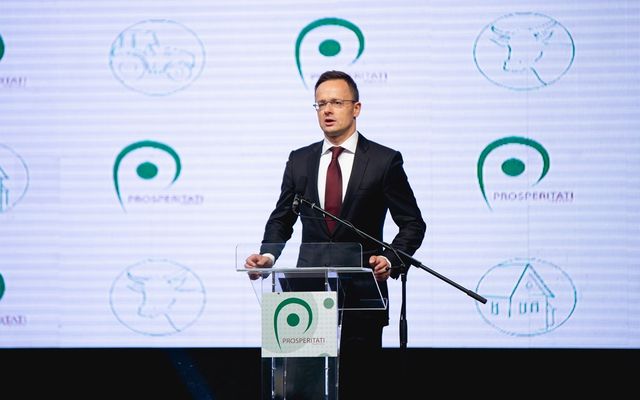 Ünnepélyes szerződésaláírás Zentán (képek)