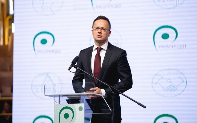 Ünnepélyes szerződésaláírás Zentán (képek)