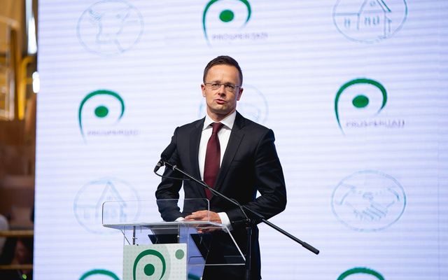 Ünnepélyes szerződésaláírás Zentán (képek)