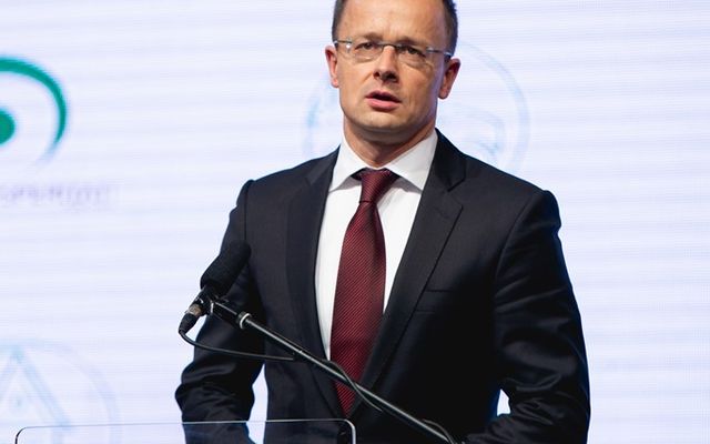 Ünnepélyes szerződésaláírás Zentán (képek)