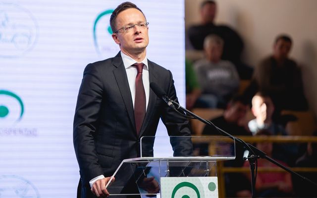 Ünnepélyes szerződésaláírás Zentán (képek)