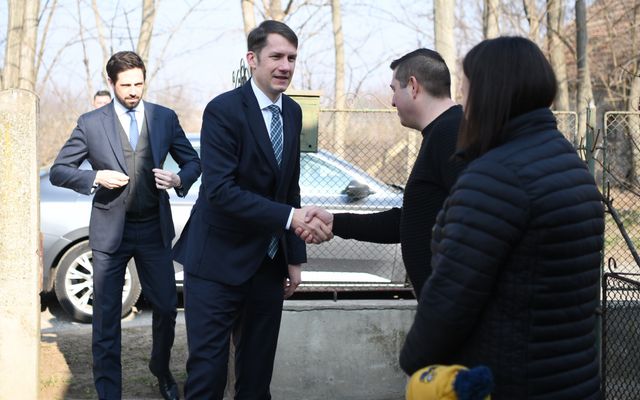 Némedi Normand és Némedi Dianna Prosperitati nyertes házpályázók Hajdújáráson