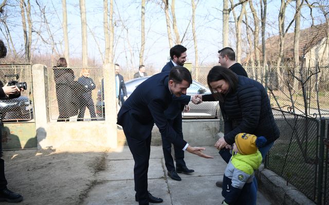 Némedi Normand és Némedi Dianna Prosperitati nyertes házpályázók Hajdújáráson
