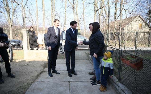 Némedi Normand és Némedi Dianna Prosperitati nyertes házpályázók Hajdújáráson