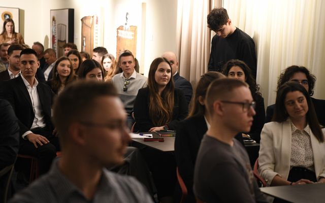 Jövő Vajdaságban! előadás vajdasági és anyaországi magyar fiataloknak