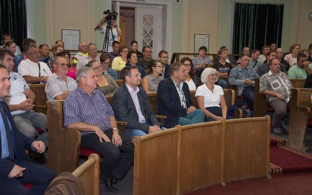 IV. pályázati körrel kapcsolatos tájékoztató lakossági fórum Zentán (képek)