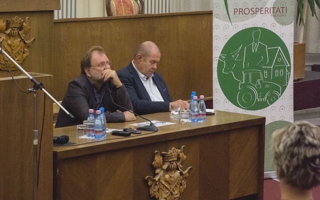 IV. pályázati körrel kapcsolatos tájékoztató lakossági fórum Zentán (képek)