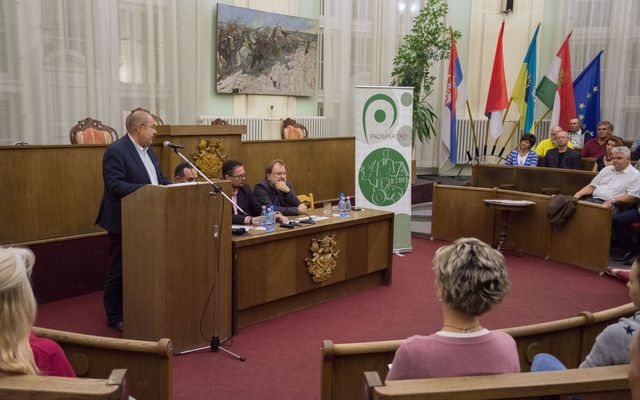 IV. pályázati körrel kapcsolatos tájékoztató lakossági fórum Zentán (képek)