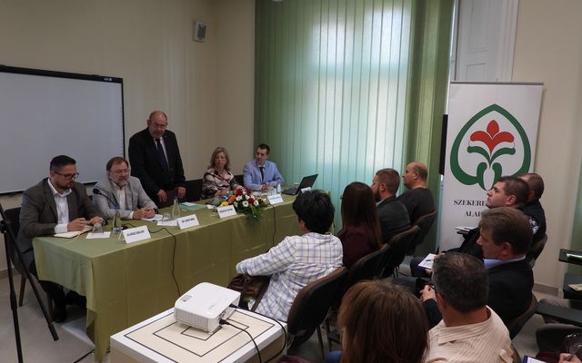 Közvitán az idegenforgalmi stratégia (képek)