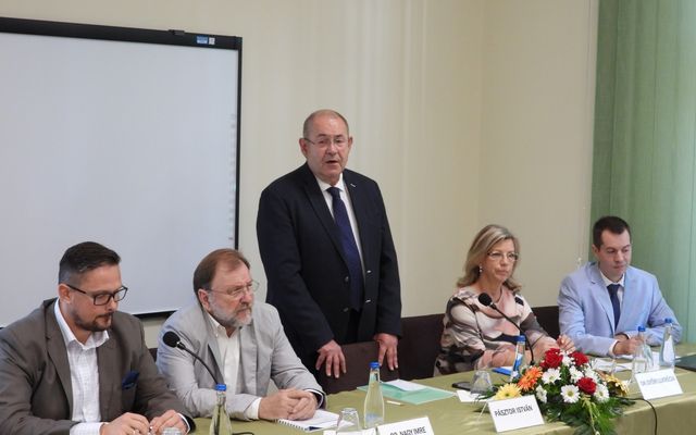Közvitán az idegenforgalmi stratégia (képek)