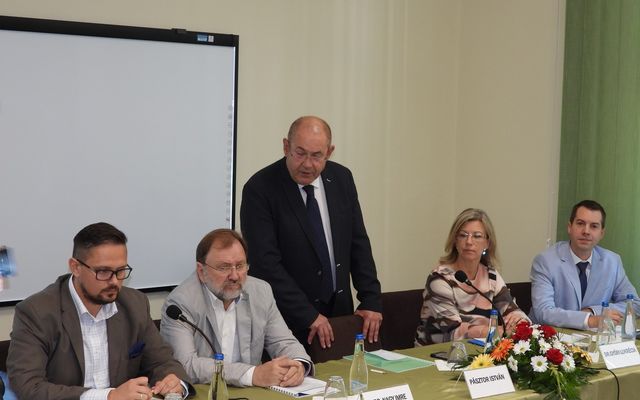 Közvitán az idegenforgalmi stratégia (képek)