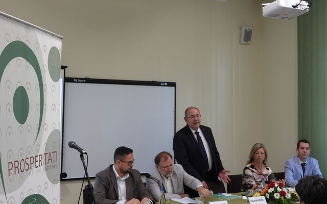 Közvitán az idegenforgalmi stratégia (képek)