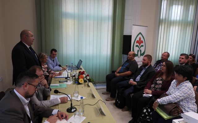 Közvitán az idegenforgalmi stratégia (képek)