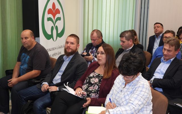 Közvitán az idegenforgalmi stratégia (képek)