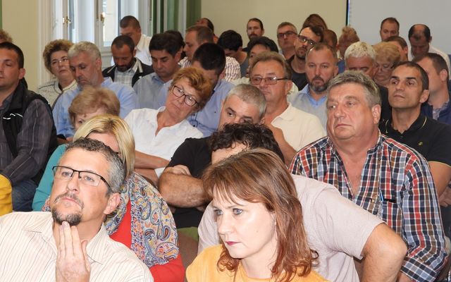 Közvitán az idegenforgalmi stratégia (képek)