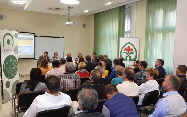 Közvitán az idegenforgalmi stratégia (képek)