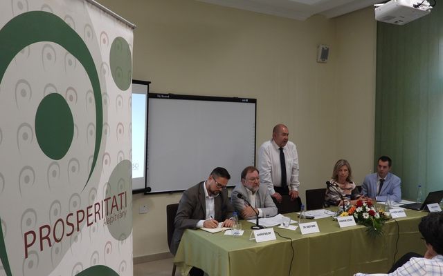 Közvitán az idegenforgalmi stratégia (képek)