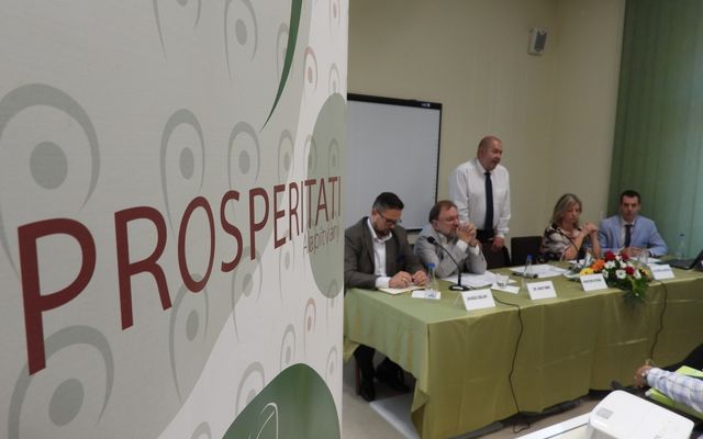 Közvitán az idegenforgalmi stratégia (képek)
