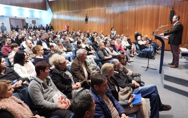 Szerződésaláírás a 6. pályázati körben meghirdetett – Falusi házak vásárlását célzó vissza nem térítendő támogatás kapcsán (képek)