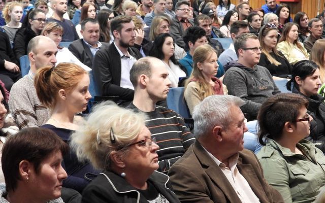Szerződésaláírás a 6. pályázati körben meghirdetett – Falusi házak vásárlását célzó vissza nem térítendő támogatás kapcsán (képek)