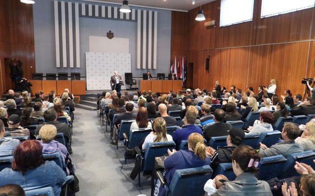 Szerződésaláírás a 6. pályázati körben meghirdetett – Falusi házak vásárlását célzó vissza nem térítendő támogatás kapcsán (képek)