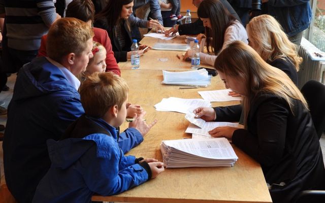 Szerződésaláírás a 6. pályázati körben meghirdetett – Falusi házak vásárlását célzó vissza nem térítendő támogatás kapcsán (képek)