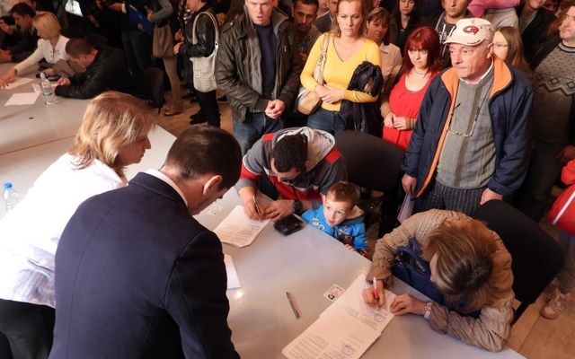 Szerződésaláírás a 6. pályázati körben meghirdetett – Falusi házak vásárlását célzó vissza nem térítendő támogatás kapcsán (képek)