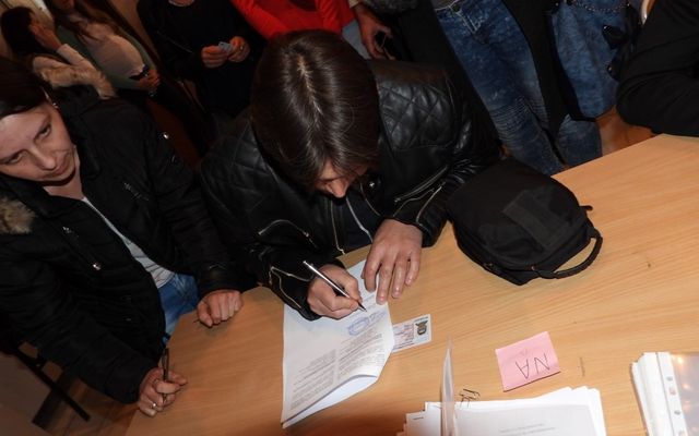Szerződésaláírás a 6. pályázati körben meghirdetett – Falusi házak vásárlását célzó vissza nem térítendő támogatás kapcsán (képek)