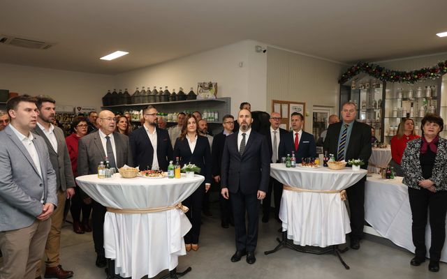 A zentagunarasi Fitochem Kft kiemelt jelentőségű közepes léptékű gazdasági fejlesztés ünnepélyes átadása 