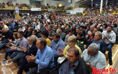 Identitás és egzisztencia kell a megmaradáshoz