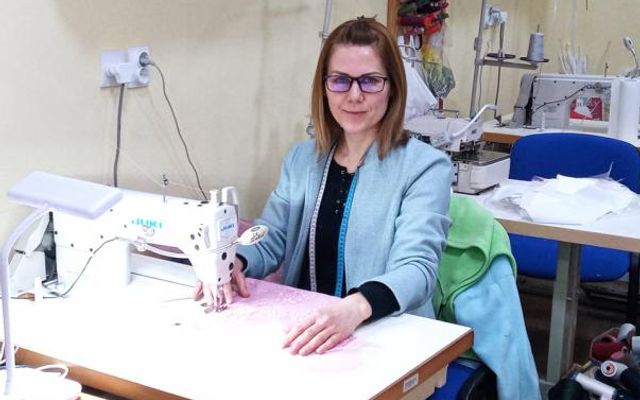 Szebbnél szebb menyasszonyi ruhákat készít a péterrévei Sivó Anikó