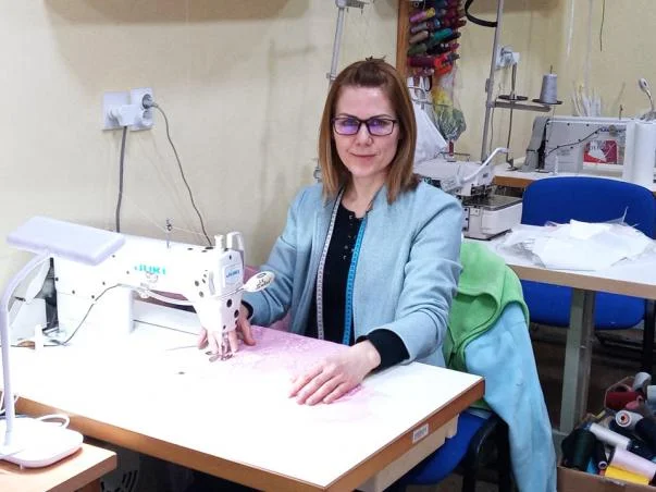 Szebbnél szebb menyasszonyi ruhákat készít a péterrévei Sivó Anikó
